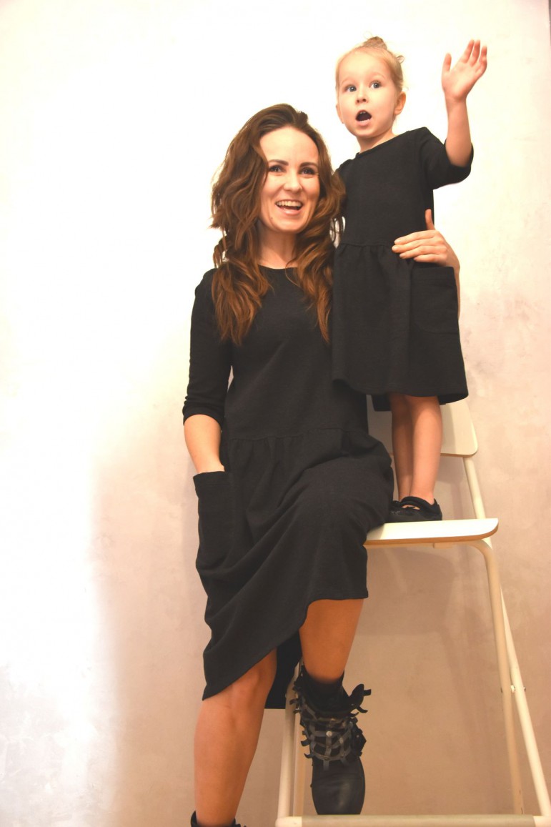 2MATCHING DRESSES FOR MOTHER AND DAUGHTER - CLASSIC BLACK AND MODERN POCKETS