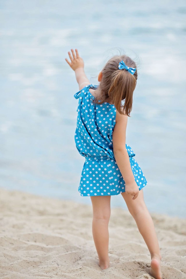 2TRAPEZOID BLUE POLKA DOT DRESS FOR A GIRL WITH BINDING