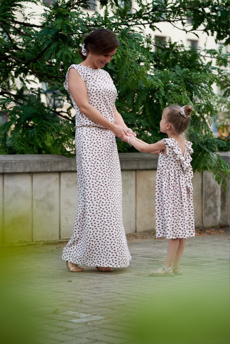 2A CHARMING SUMMER SET OF THE SAME DRESSES FOR MOM AND DAUGHTER FOR SPECIAL OCCASIONS