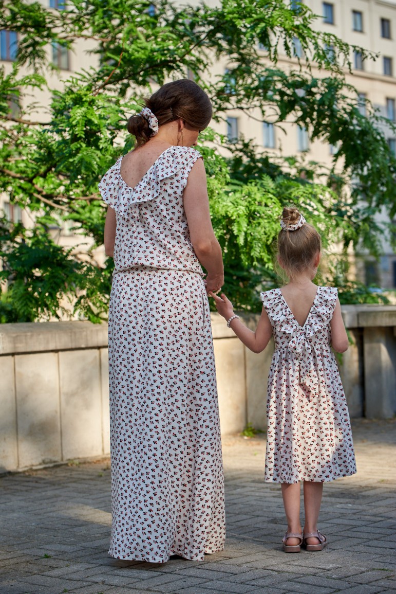 2A CHARMING SUMMER SET OF THE SAME DRESSES FOR MOM AND DAUGHTER FOR SPECIAL OCCASIONS