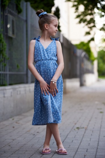 SUMMER DRESS FOR A GIRL WITH BINDING STRAPS - BLUE SKY