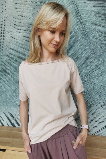 BASIC TOP WITH A BOAT NECKLINE - BEIGE