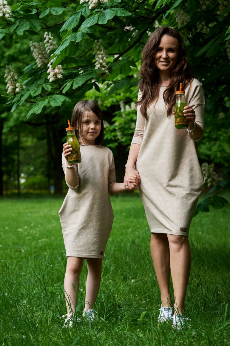 2THE SET OF OVERSIZED TUNIC DRESSES FOR MOTHER AND DAUGHTER - BEIGE DOTS