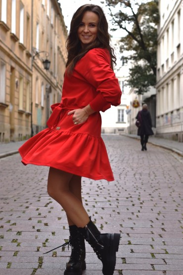 czerwona sukienka damska z paskiem
