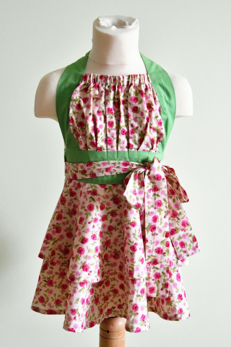 2KITCHEN APRONS FOR MOTHER AND DAUGHTER - ROSES