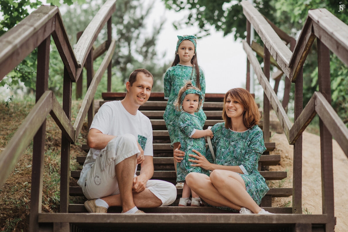 Rodzinne stylizacje – pomysł na niesamowite sesje zdjęciowe z ubraniami Lovemade